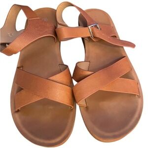 Womens Tan Brown Faux Leather Crisscross Strap Flat Sandals Size 8